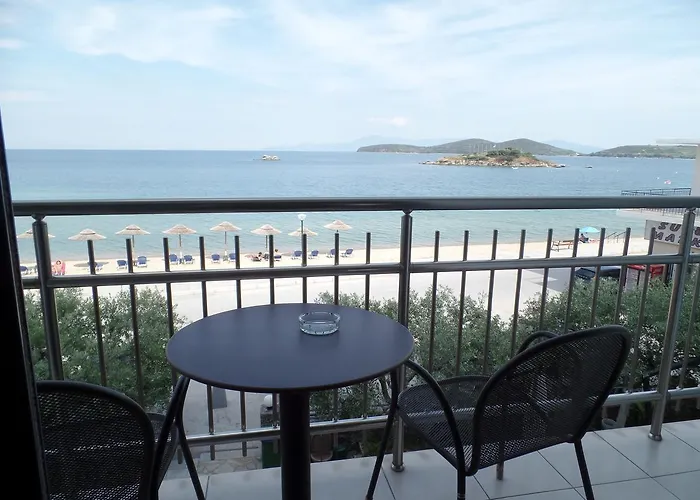 Plage Hotel Отель Неа-Перамос