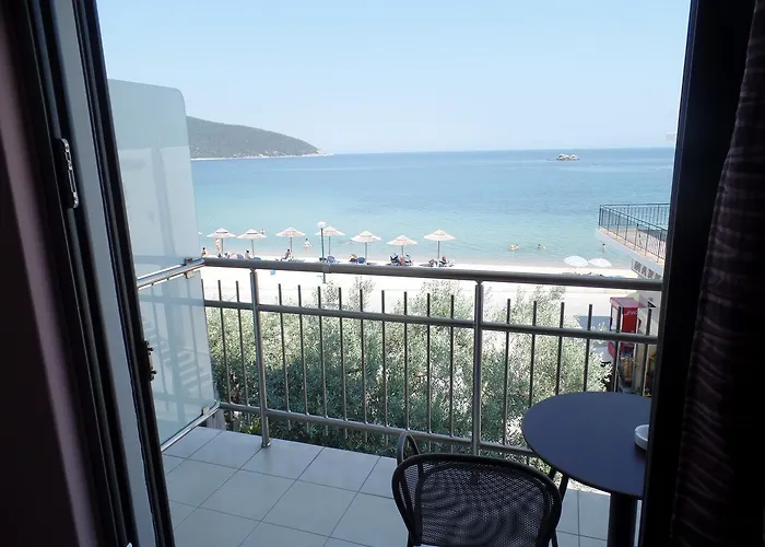 Plage Hotel * Неа-Перамос